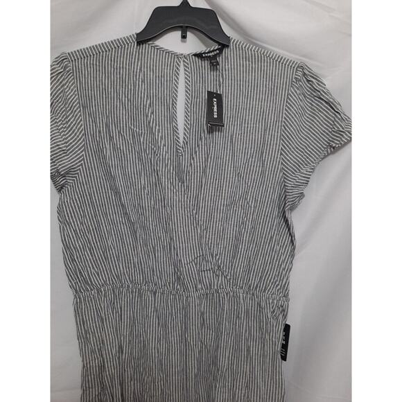 Express Gray Mini The V-neckline wide-leg Cropped Jumpsuit Romper Striped Sz Lg - Picture 7 of 9